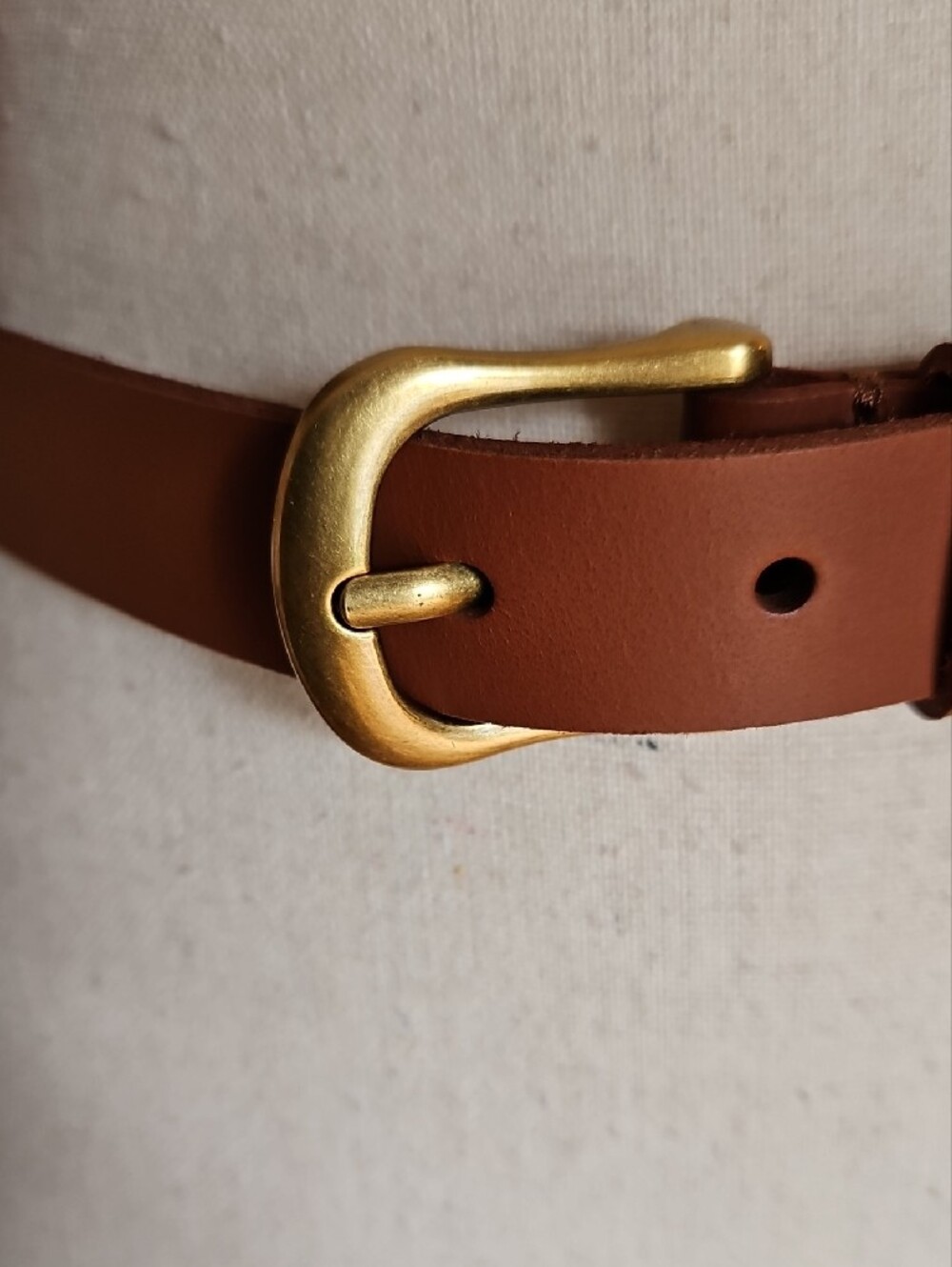 Frye Chestnut Leather Belt with Brass Buckle 1" Inch Wide - Picture 2 of 7